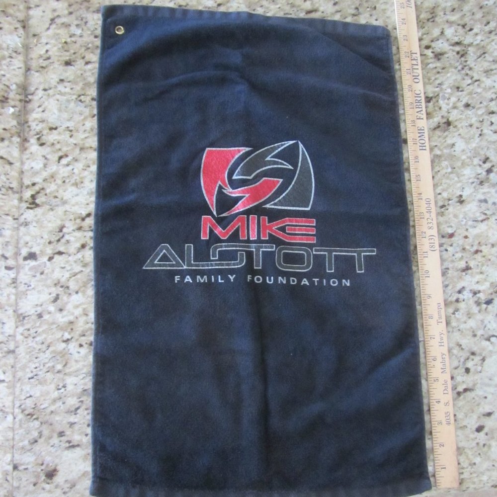 Mike Alstott family foundation golf towel